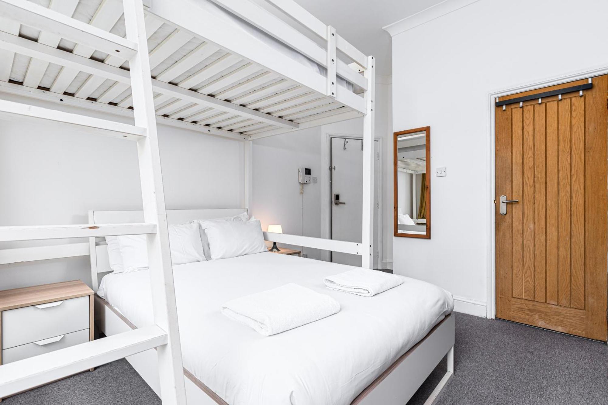 Ryam Suites London Room photo