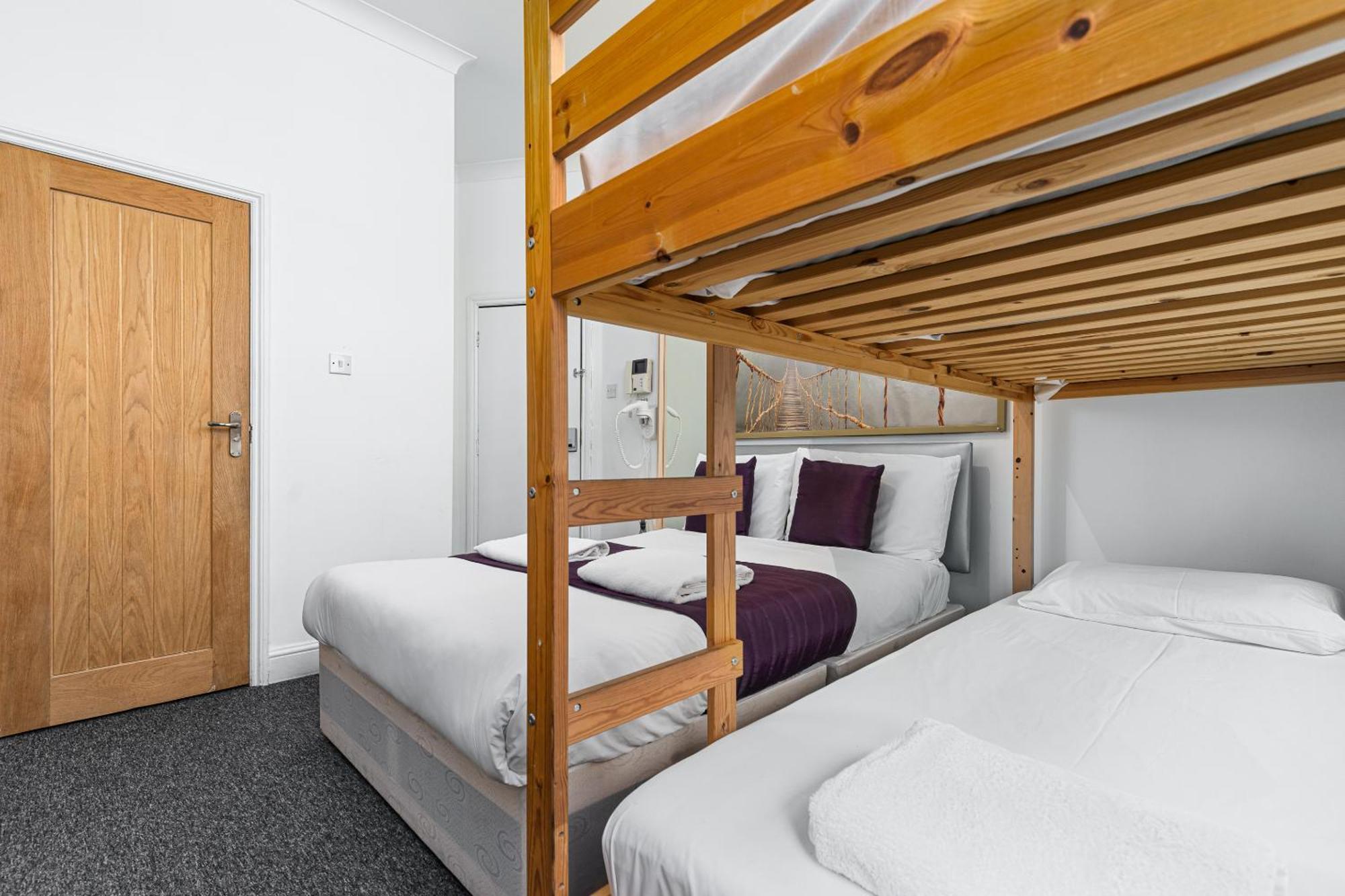 Ryam Suites London Room photo