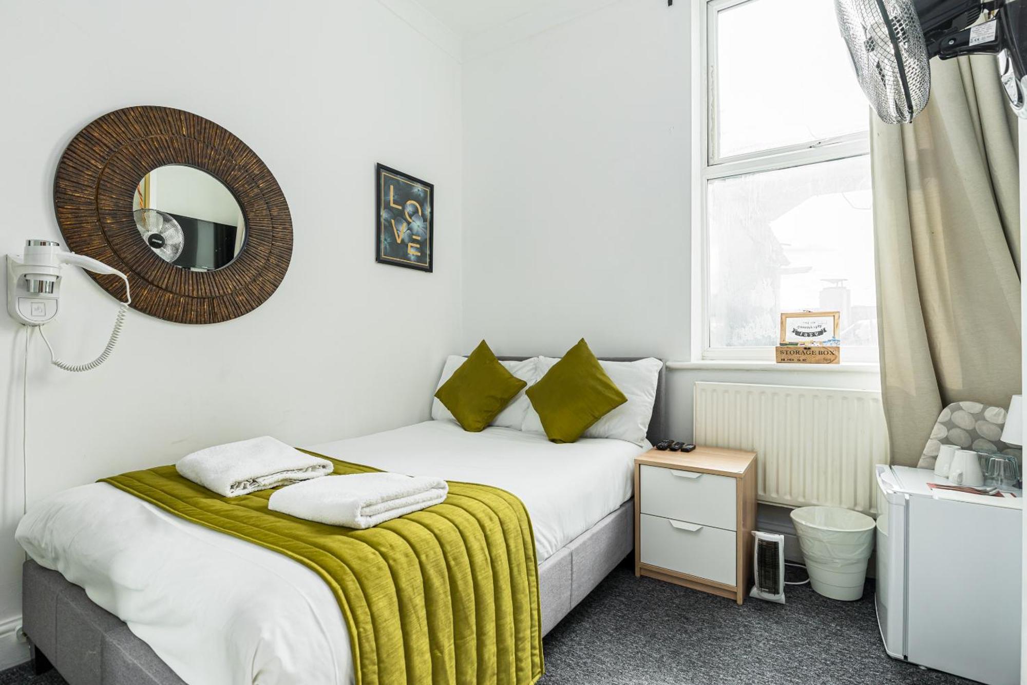 Ryam Suites London Room photo