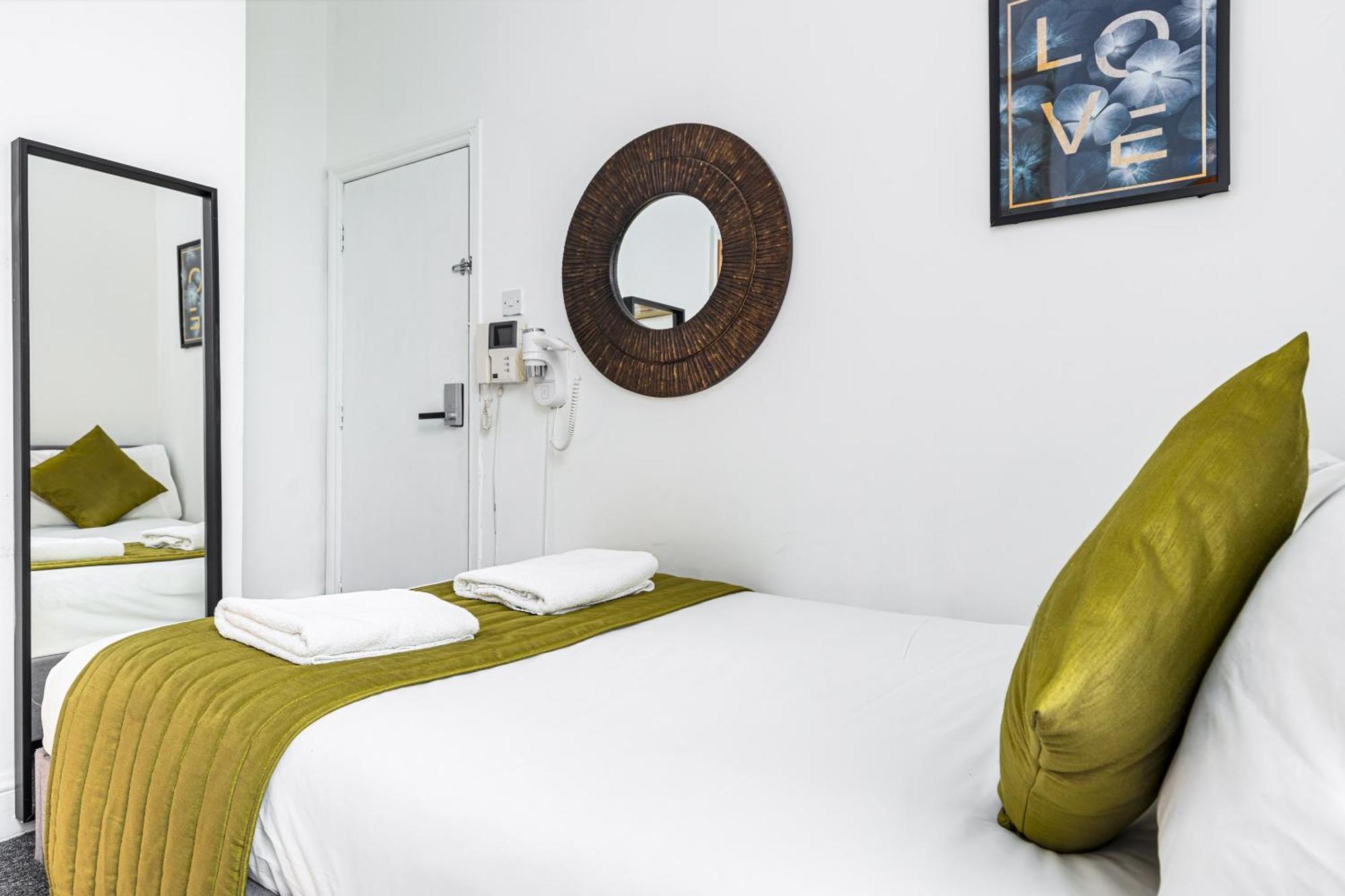 Ryam Suites London Room photo